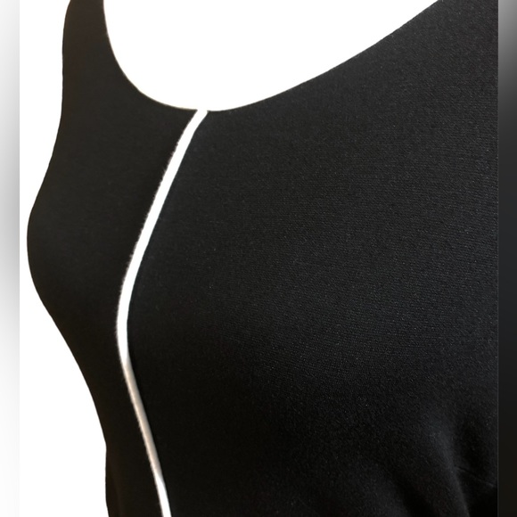 Venus Black & White Streamlined Dress. Size 10/12 - Picture 3 of 5